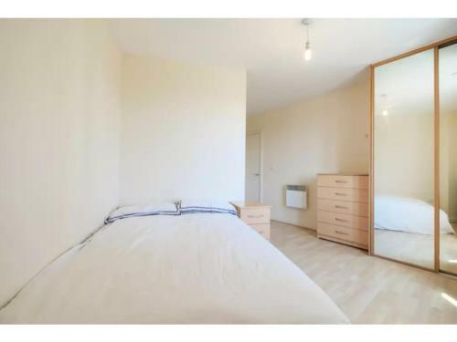 Apartamento Bright And Spacious 2-bedroom Flat, Sleeps 4