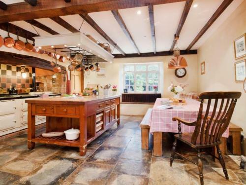 Holiday Home Hutchinghayes Farmhouse