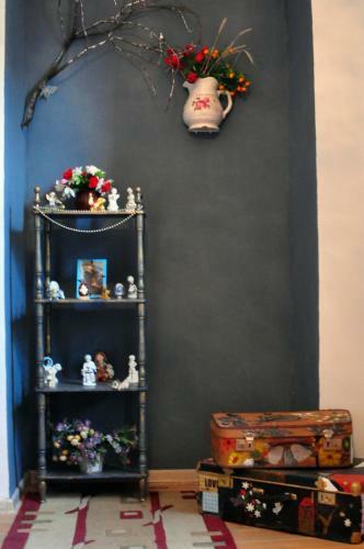 Hostal L House