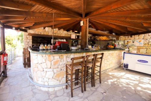 Bastas Hotel & Studios