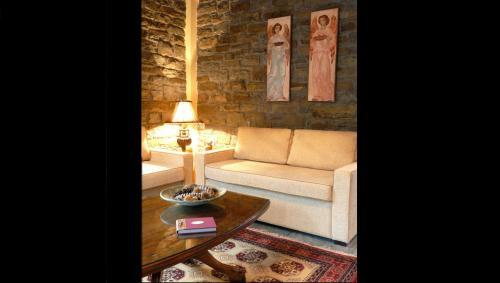 Hostal Adrasteia Guesthouse