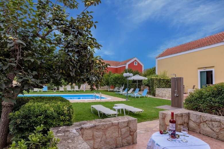 Hostal Athousakis Village