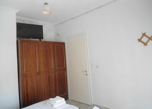 Leonidas Apartments