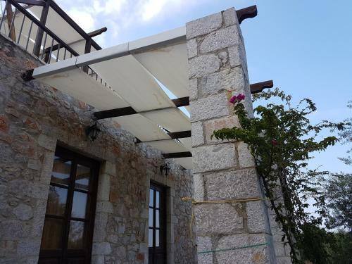 Villa Leonidio Stone House