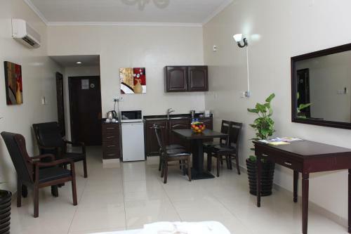 Al Thuriah Hotel Apartment
