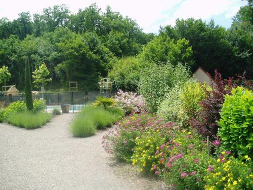 Quaint Holiday Home In Castelnaud-la-chapelle With Climate Control