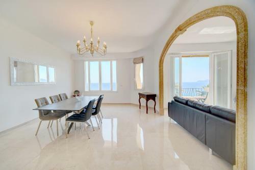 Brand New Three-bedroom Sea View Apartment