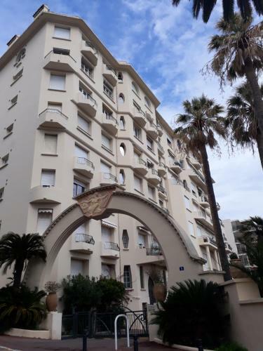 Brand New Three-bedroom Sea View Apartment