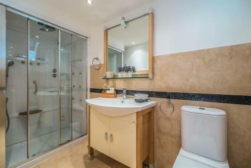 Espero-pax Villa Sleeps 8 Air Con Wifi