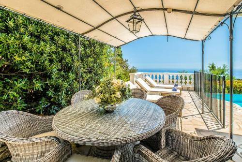 Espero-pax Villa Sleeps 8 Air Con Wifi