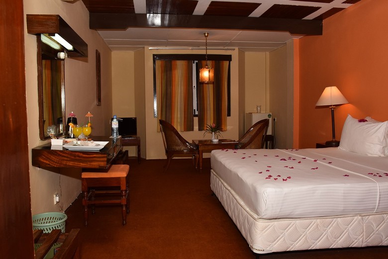 Hotel Ratnaloka Tour Inns