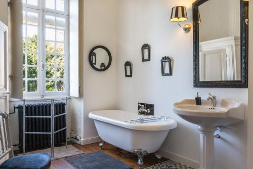Agroturismo Sers Chateau Sleeps 19 Pool Wifi