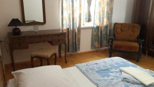 Hostal By The Wood
