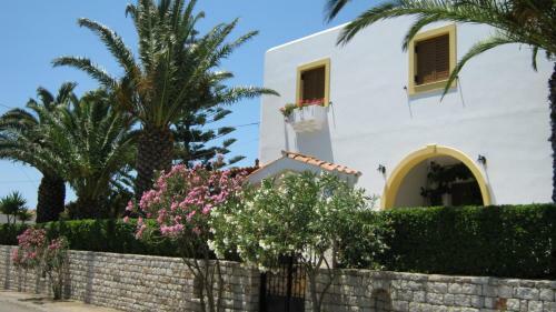 Apartamentos Cerigo House