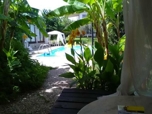 Hostal Nicolas Village Club