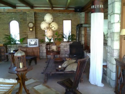 Hostal Nicolas Village Club