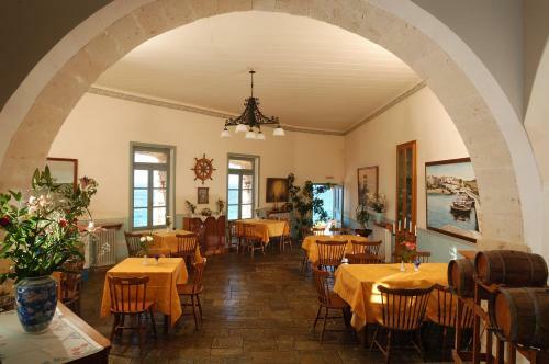 Captain's House Traditional Hotel-apartments & Suites