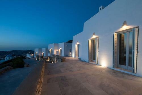 Paros Villa Sleeps 13 Pool Air Con Wifi