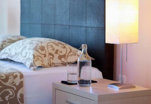 Aeolis Apartments & Studios