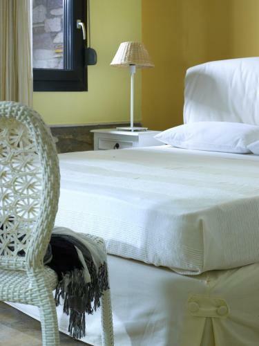 Aeolis Apartments & Studios