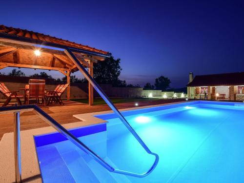 Modern Relaxing Villa In Zaton