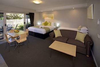Boathouse Resort Motel