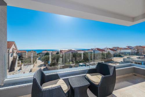Apartments With Pool Villa Zora