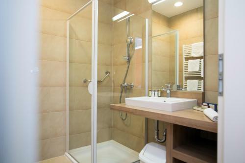 Hotel Kenese Bay Garden Resort & Conference