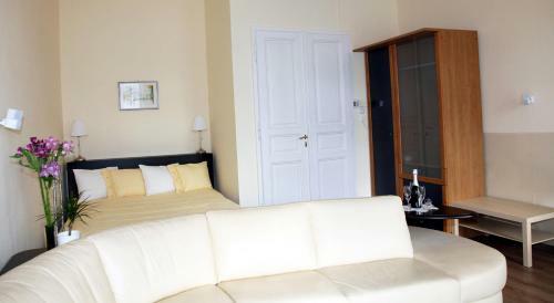 Classic Central Apartment