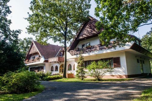 Hostal Zseri Vad�szh�z