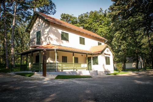 Hostal Zseri Vad�szh�z