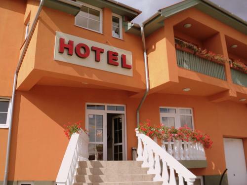 Nimr�d Hotel �s �tterem