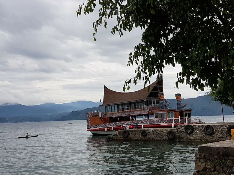 Zo�?s Paradise Waterfront Hotel