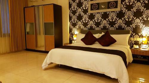 Crown Hotel