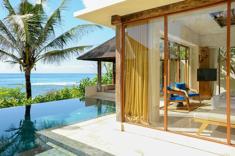 Hotel Komaneka At Keramas Beach
