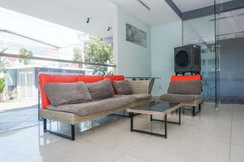 Oyo Flagship 1071 Sonic Airport Hotel Semarang