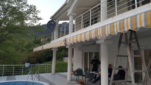 Whitehouse Villa