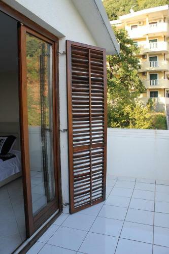 4m Apartments