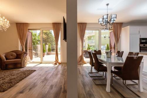 Opium Mar Apartments