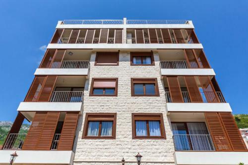 Opium Mar Apartments