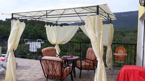 Apartments Villa-g Lustica
