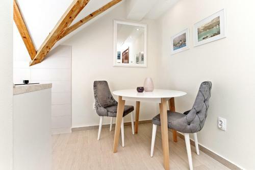 Apartments Isja