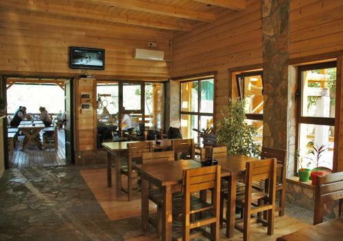 Hostal Rafting Blue River Tara