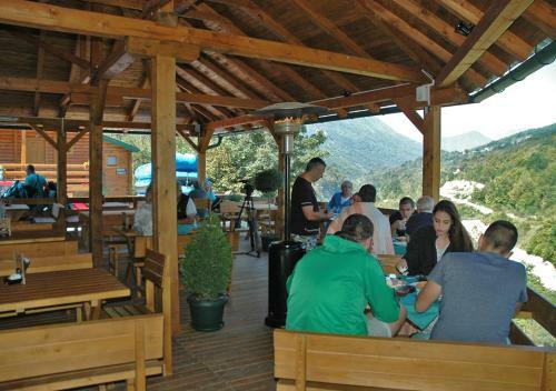 Hostal Rafting Blue River Tara