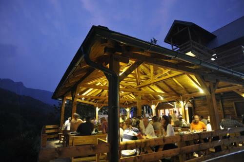 Hostal Rafting Blue River Tara