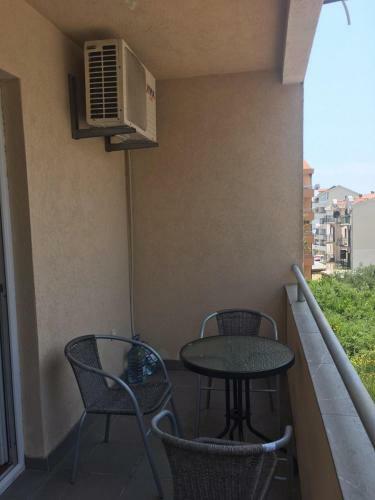 Apartment D's