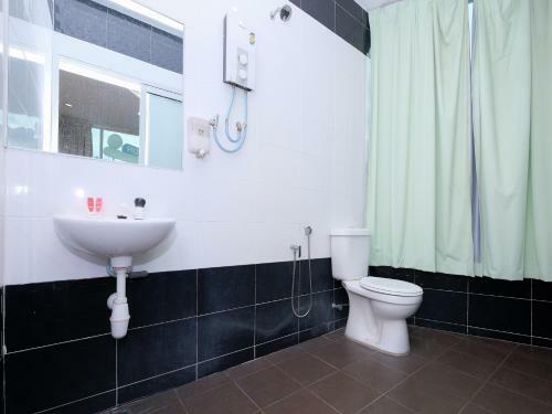 Hostal Oyo 89493 Q Hotel