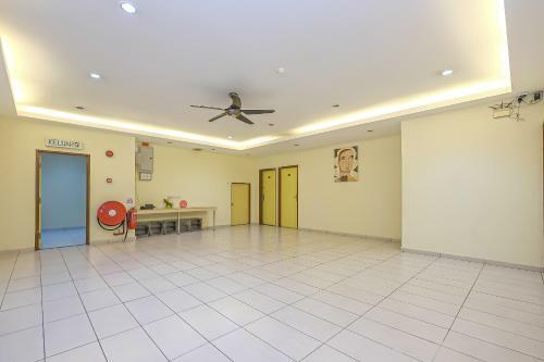 Hostal Oyo 89493 Q Hotel