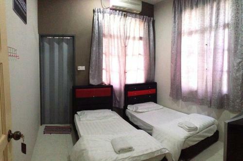 Hostal Anggun Beach Guest House