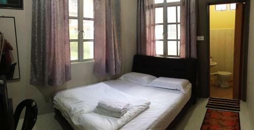 Hostal Anggun Beach Guest House